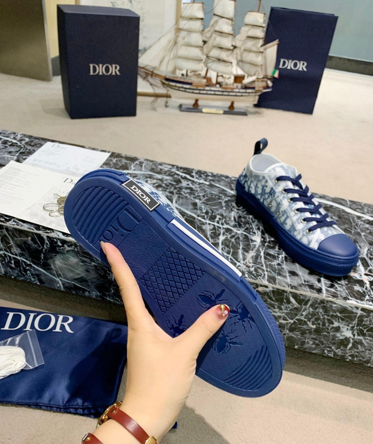 B23 Sneaker