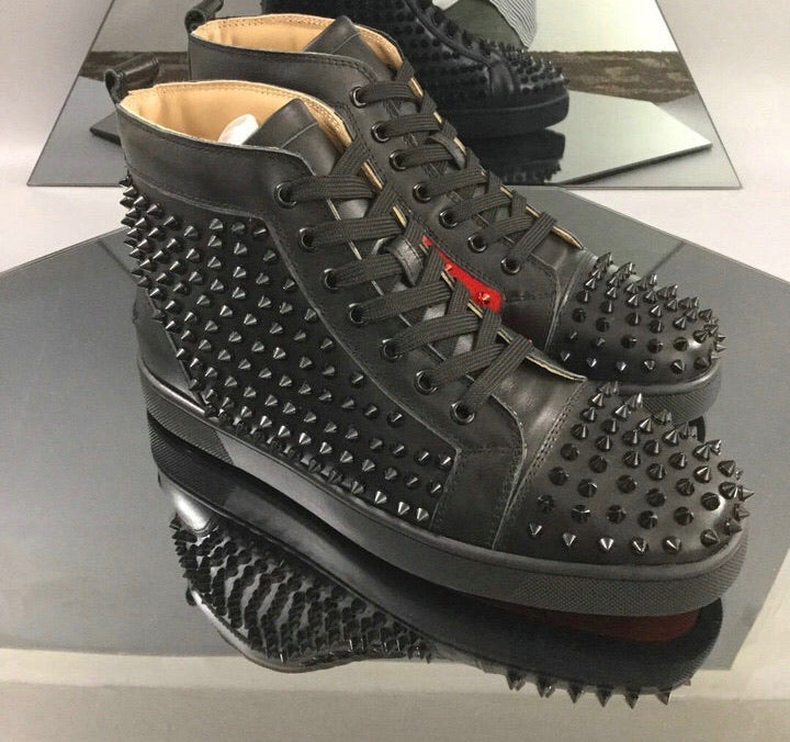 Louis Spikes Womens