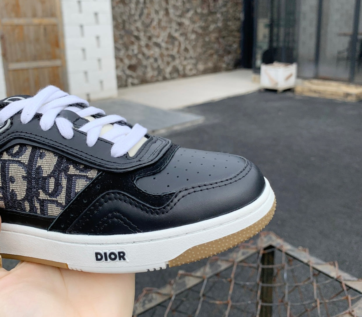 B27 Sneaker