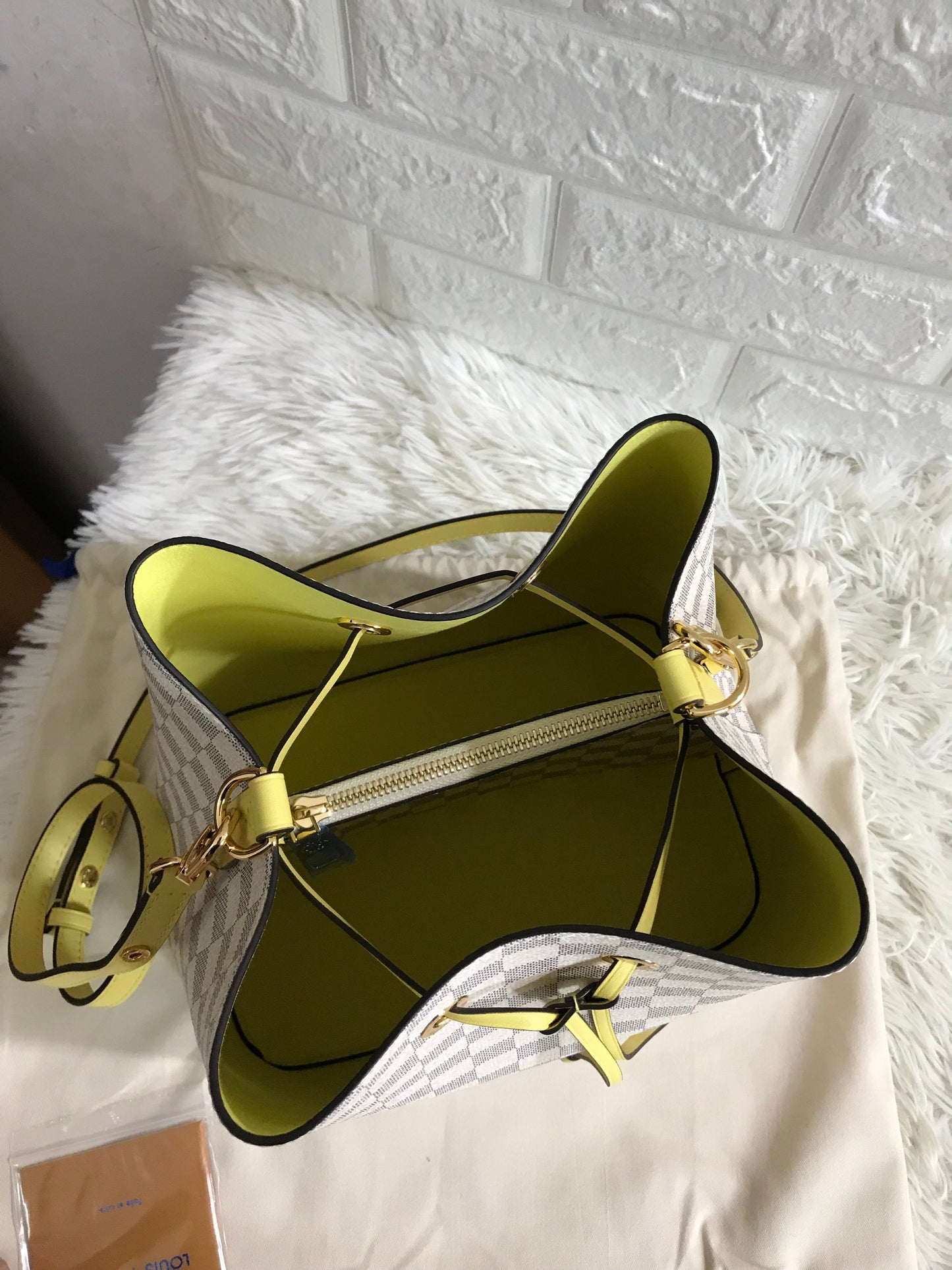 Neonoe Azur