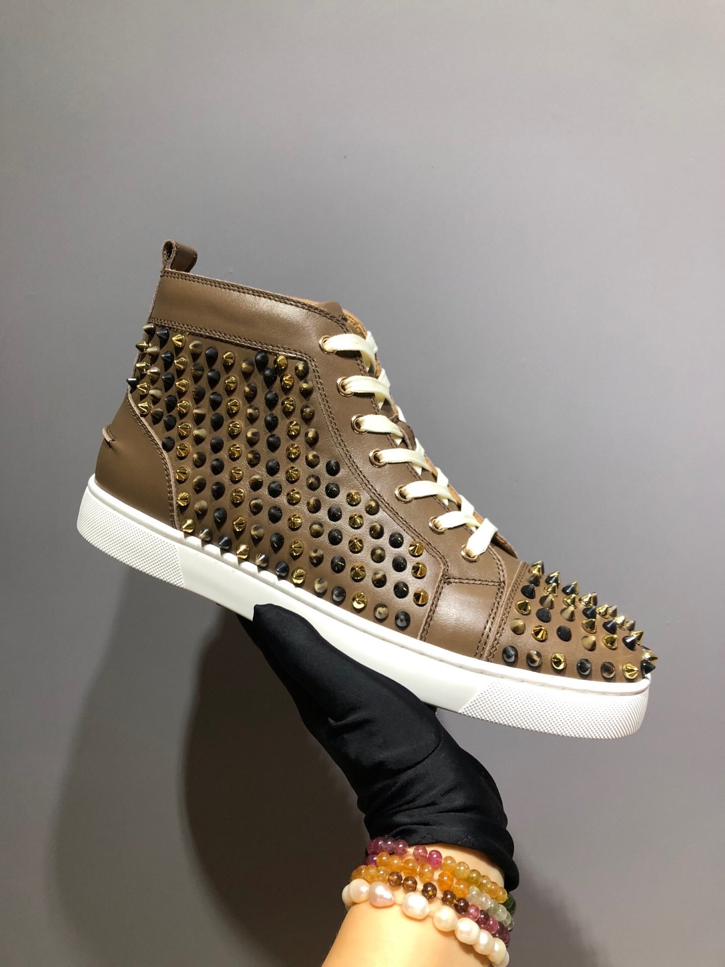 Louis Spikes Womens
