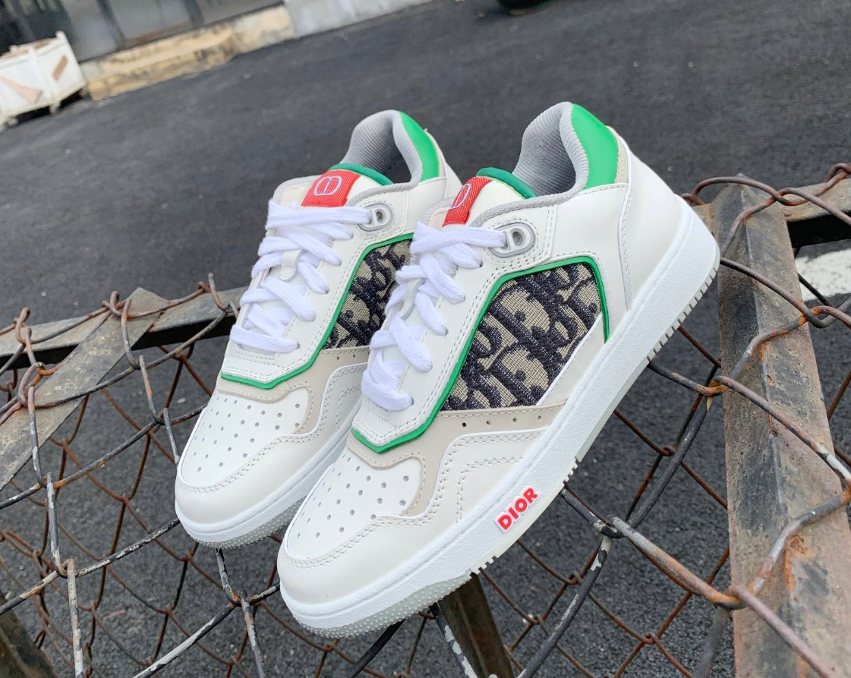 B27 Sneaker