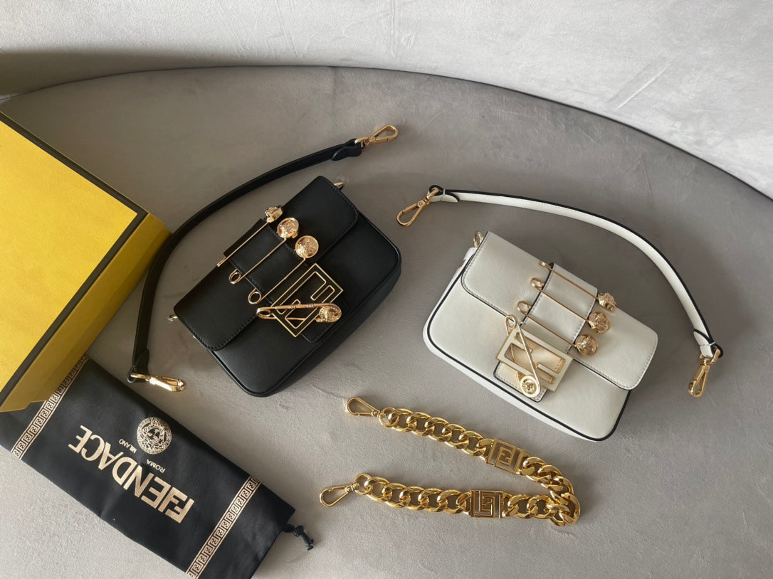 Brooch Mini Baguette