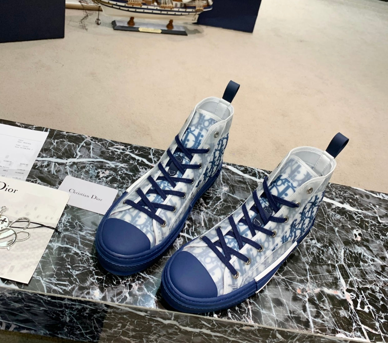 B23 Sneaker