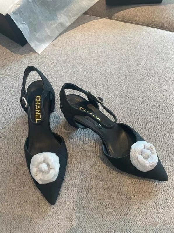 Camellia Pumps