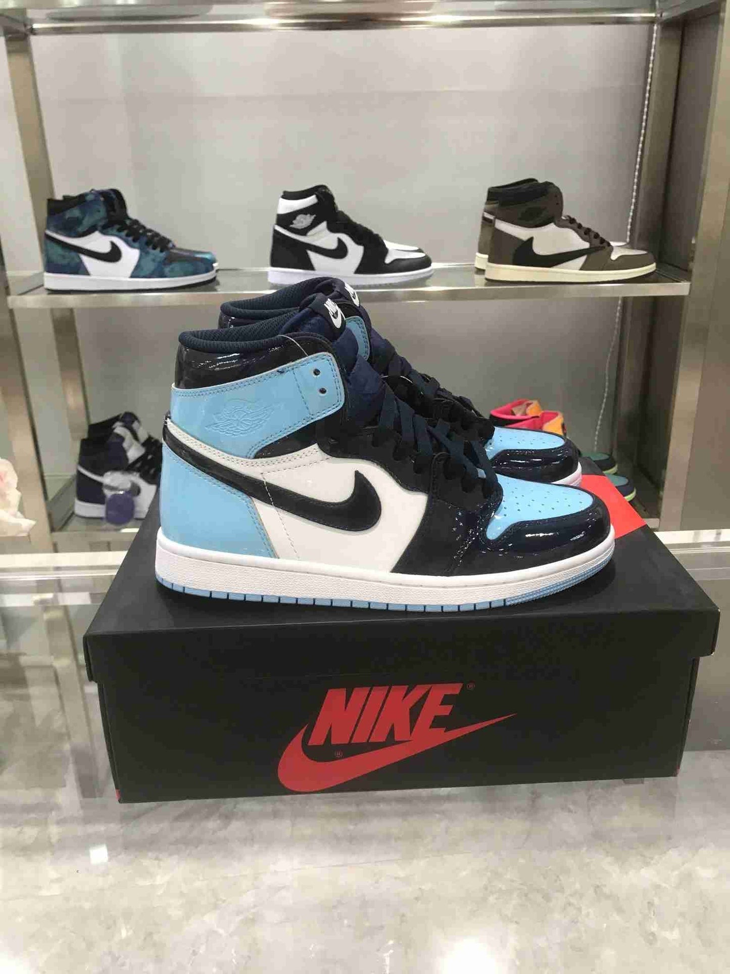AJ 1
