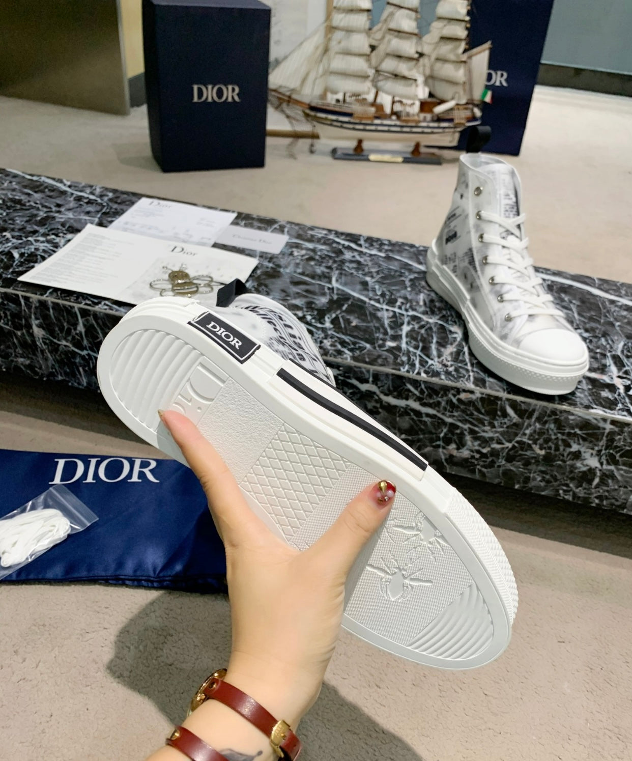 B23 Sneaker
