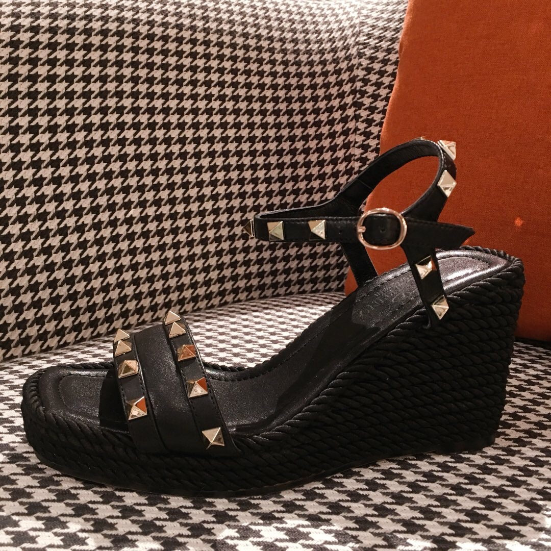 Rockstud Wedges