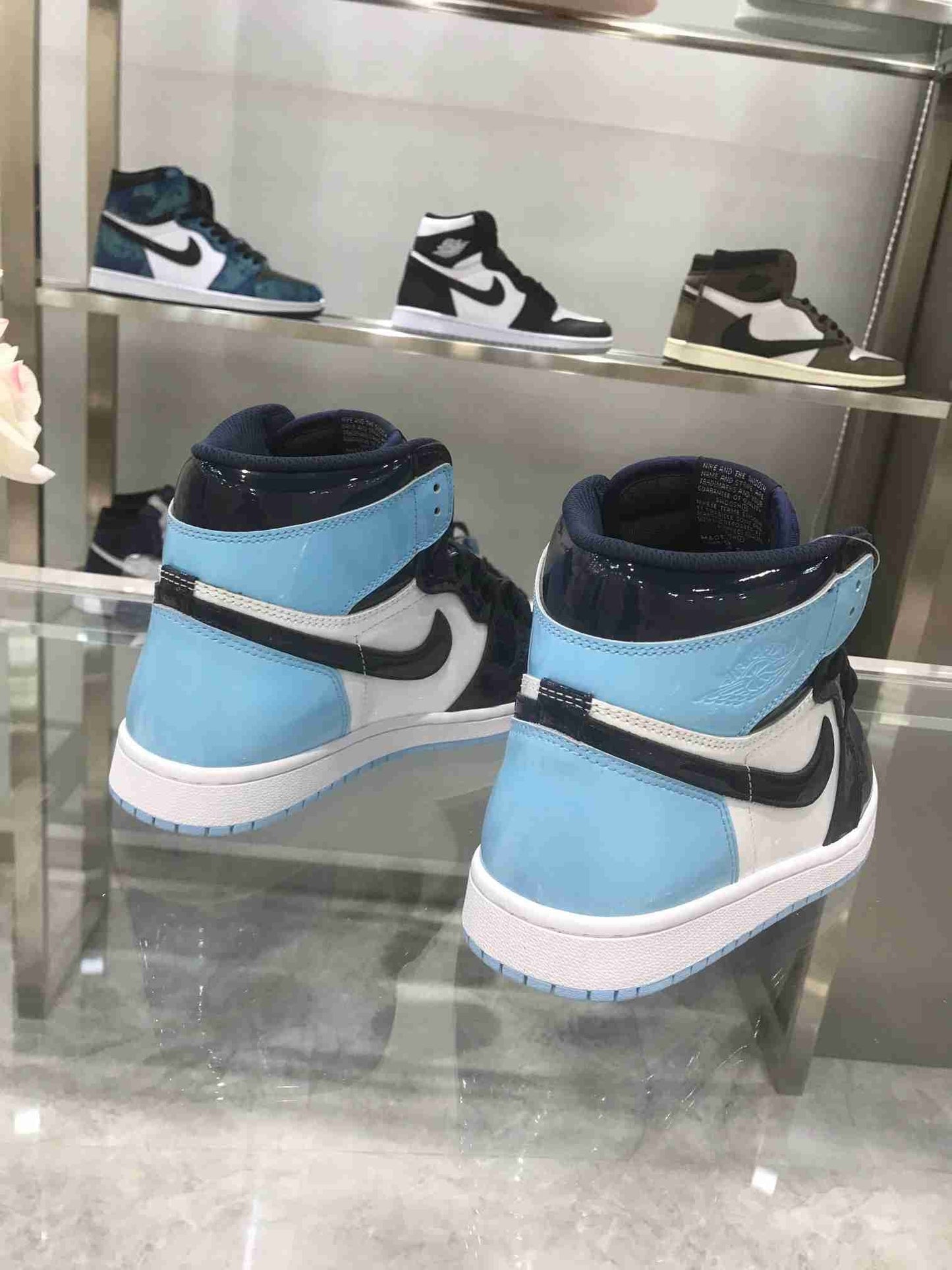 AJ 1