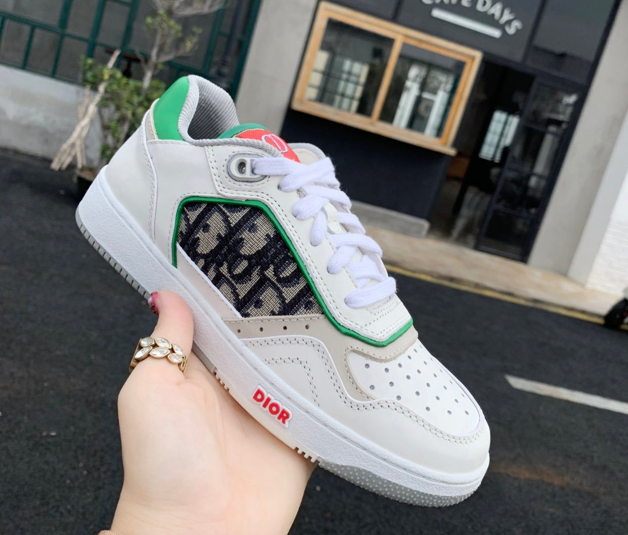 B27 Sneaker