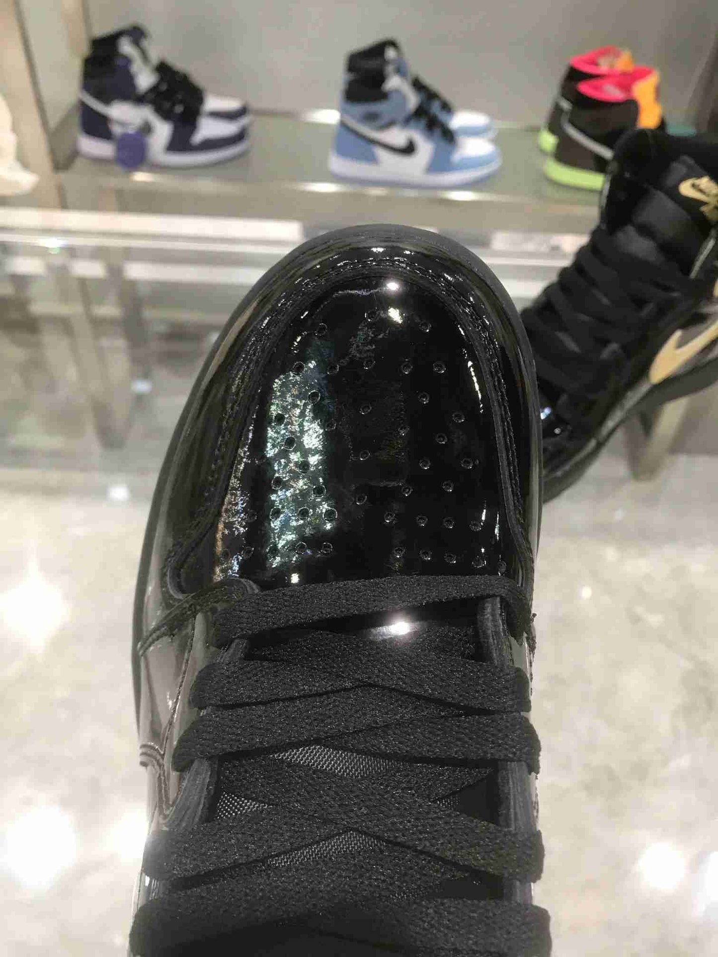 AJ 1