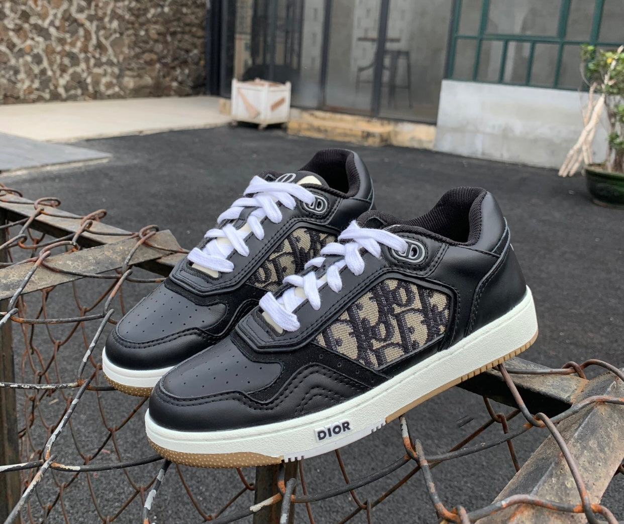 B27 Sneaker