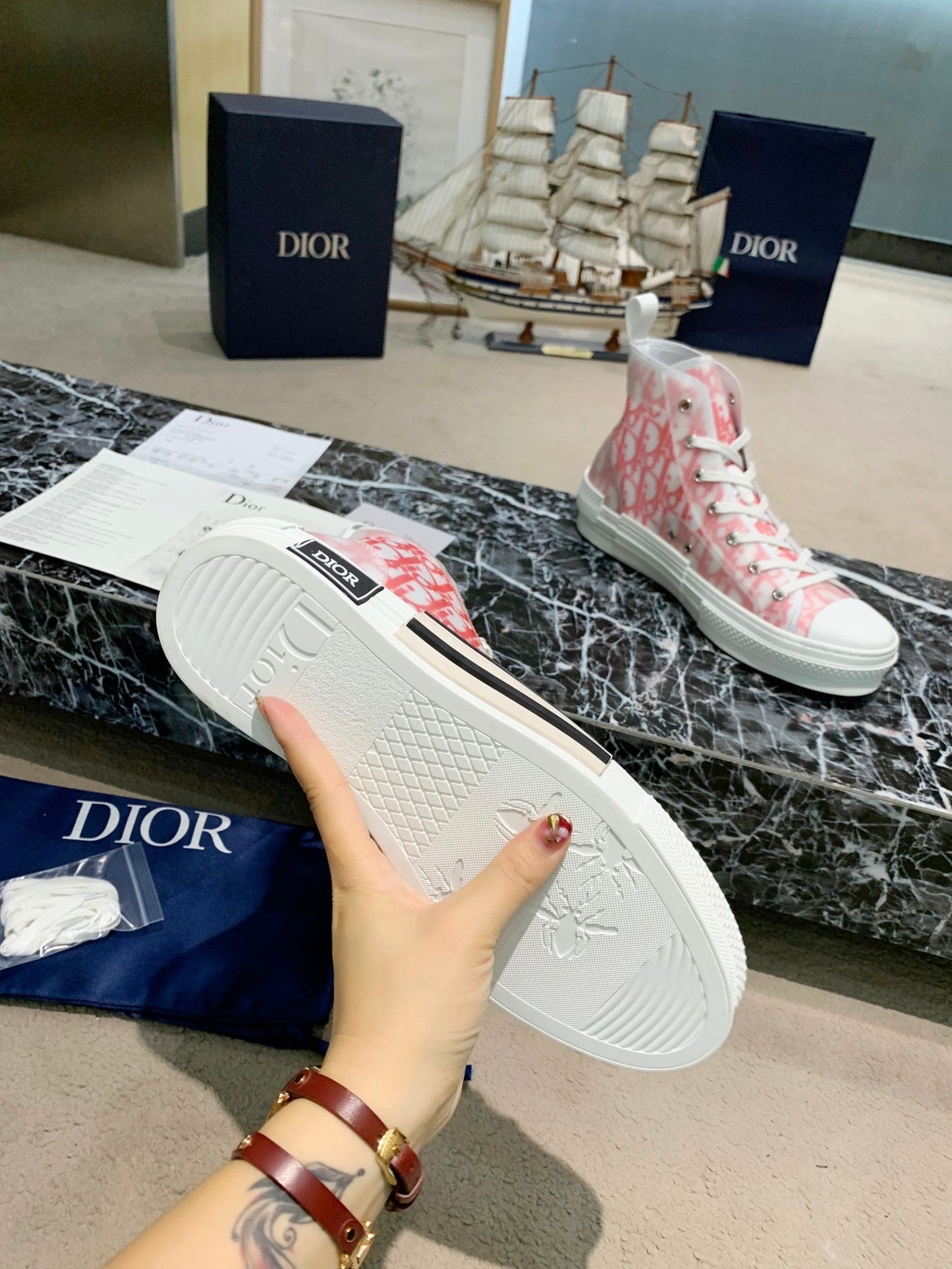 B23 Sneaker