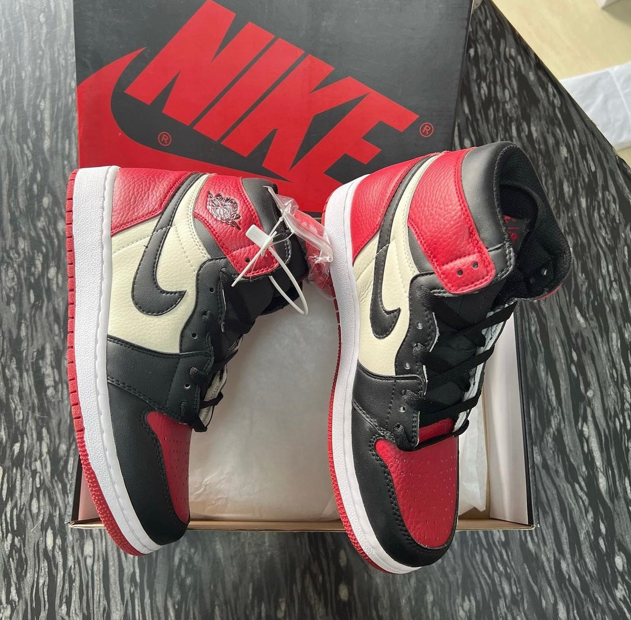 AJ 1