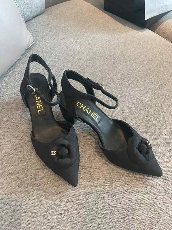Camellia Pumps