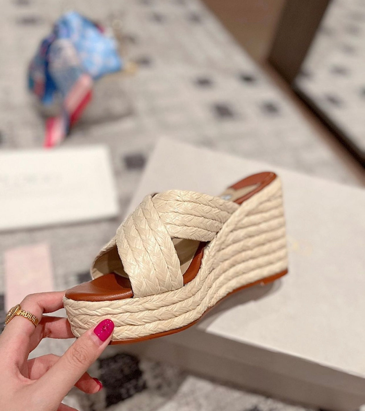 Dovina Wedges
