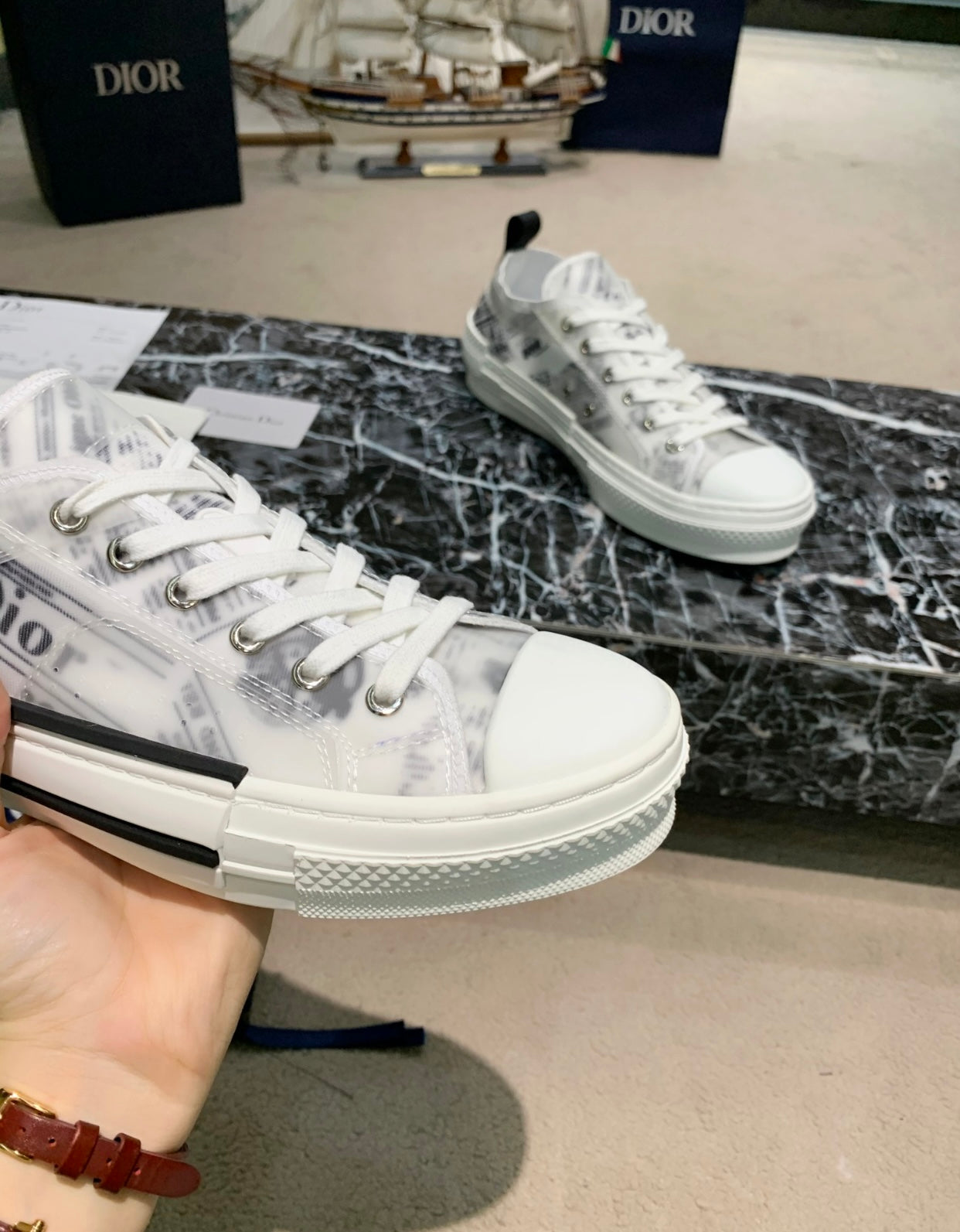 B23 Sneaker
