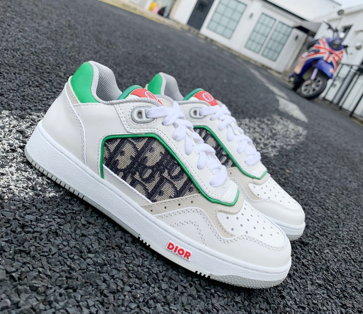 B27 Sneaker
