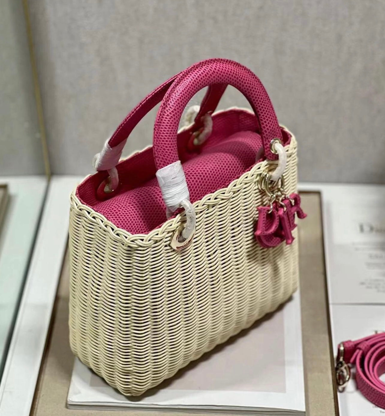 Medium Lady D Wicker
