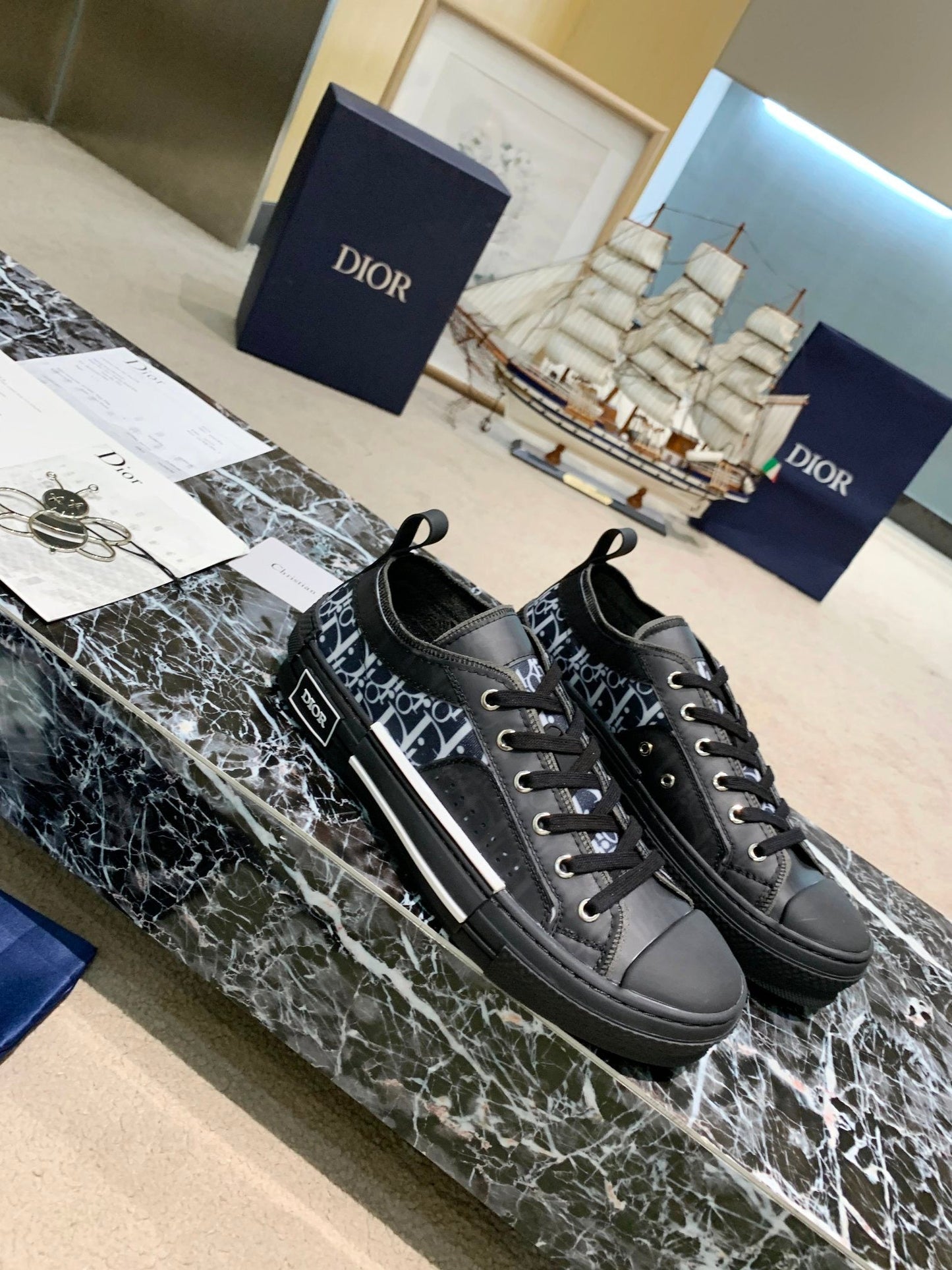 B23 Sneaker