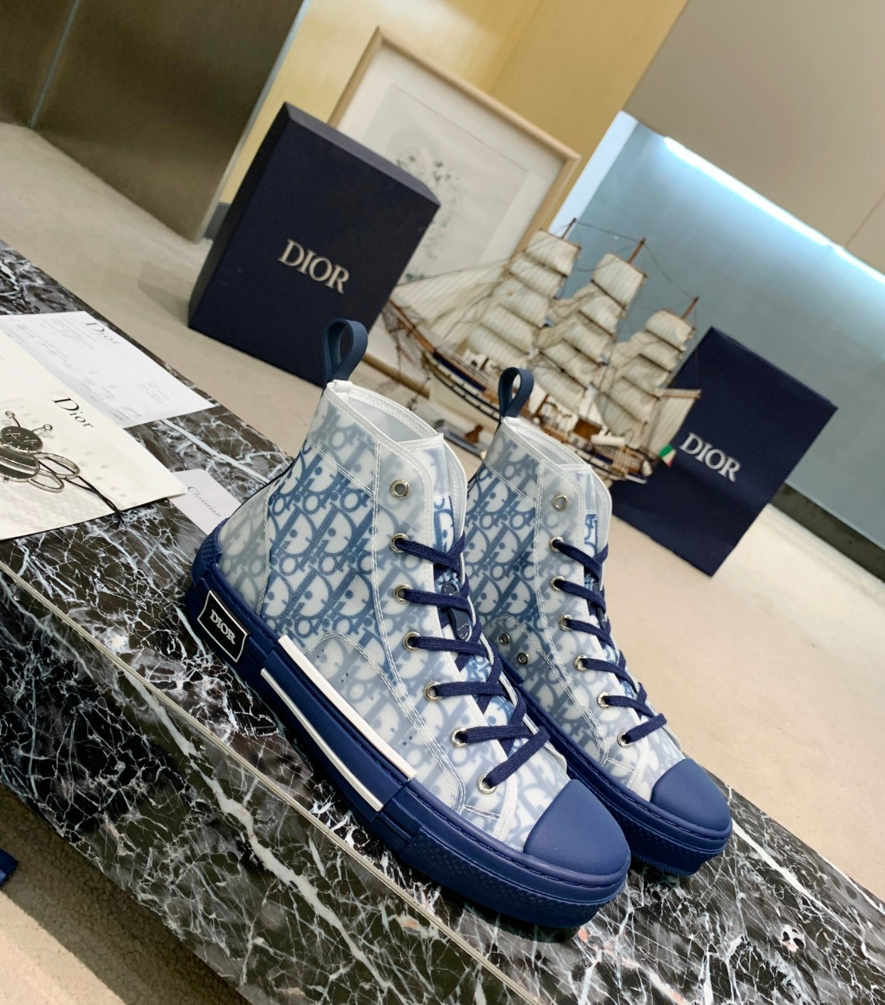 B23 Sneaker