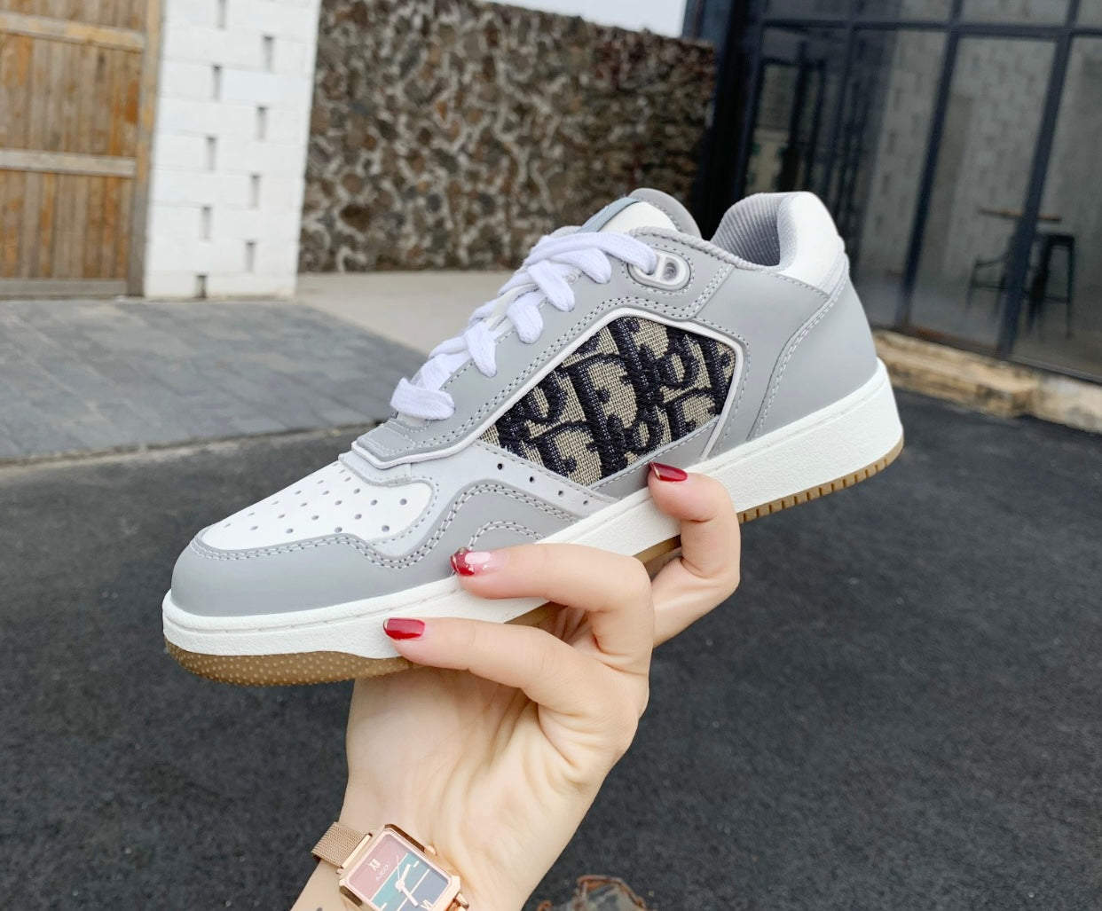 B27 Sneaker