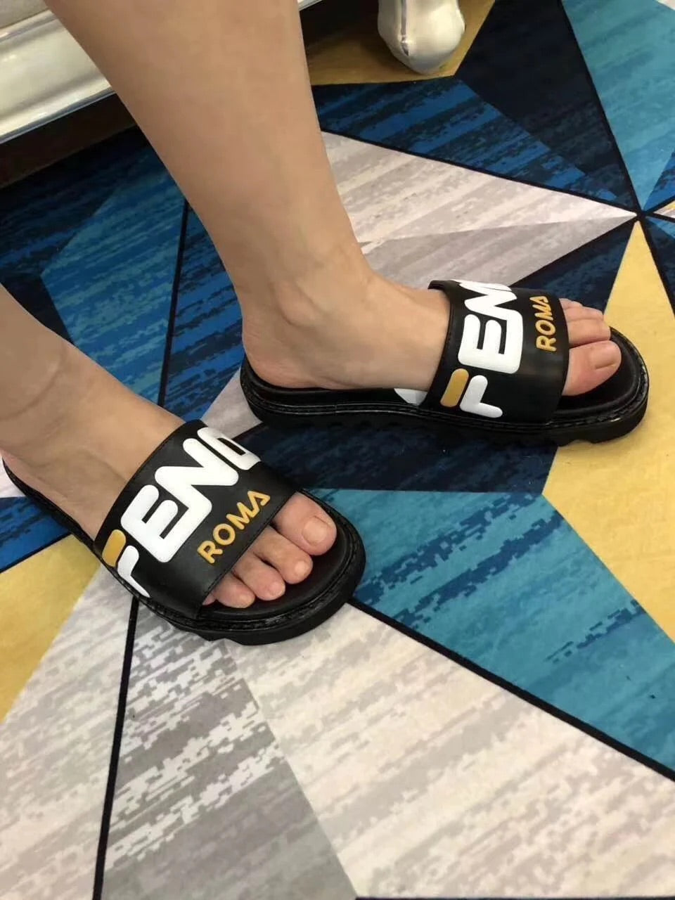 Logo Mania Slides