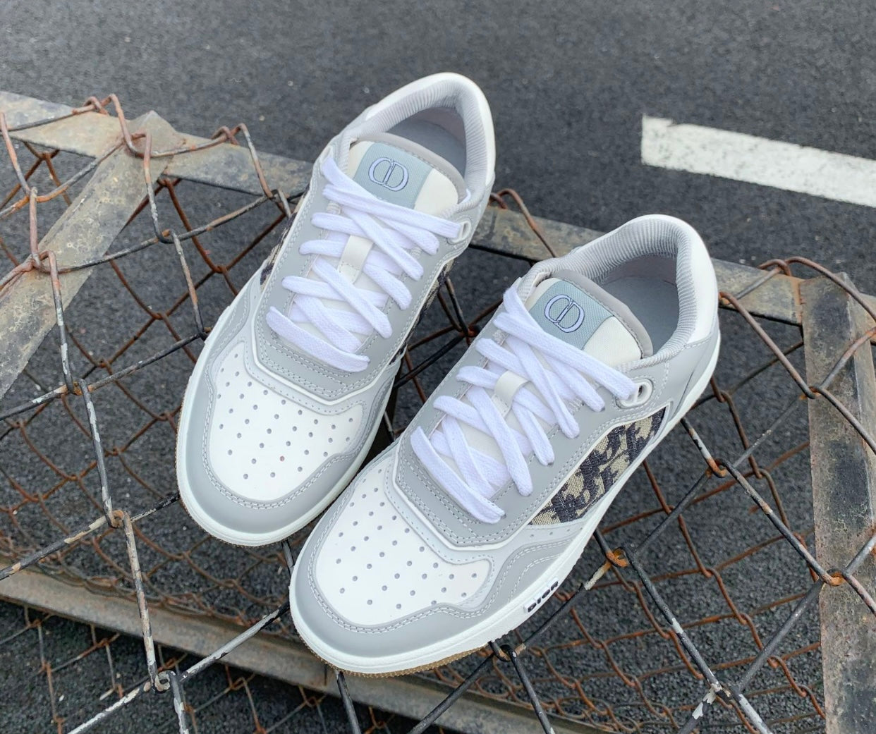 B27 Sneaker