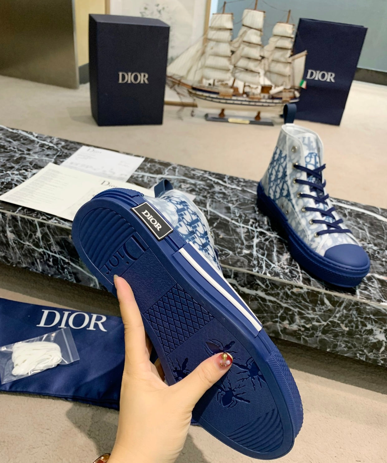 B23 Sneaker