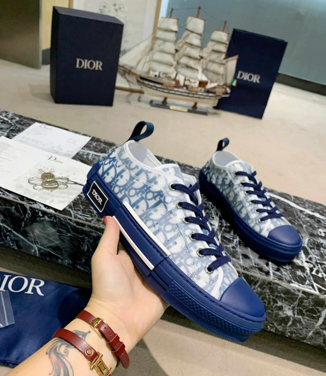 B23 Sneaker