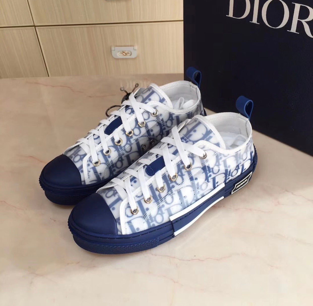 B23 Oblique Low Tops